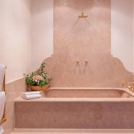 Chateau De Riell Hotell 5*