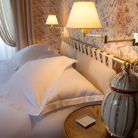 فندق Chateau De Riell 5*