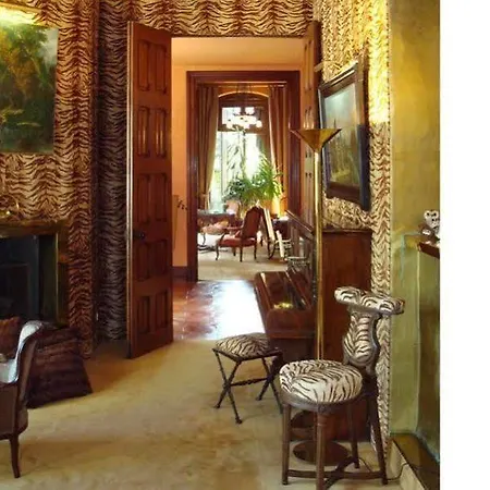 فندق Chateau De Riell 5*