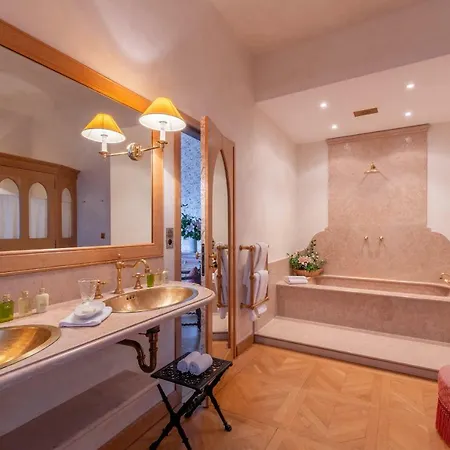 Chateau De Riell Hotell 5*