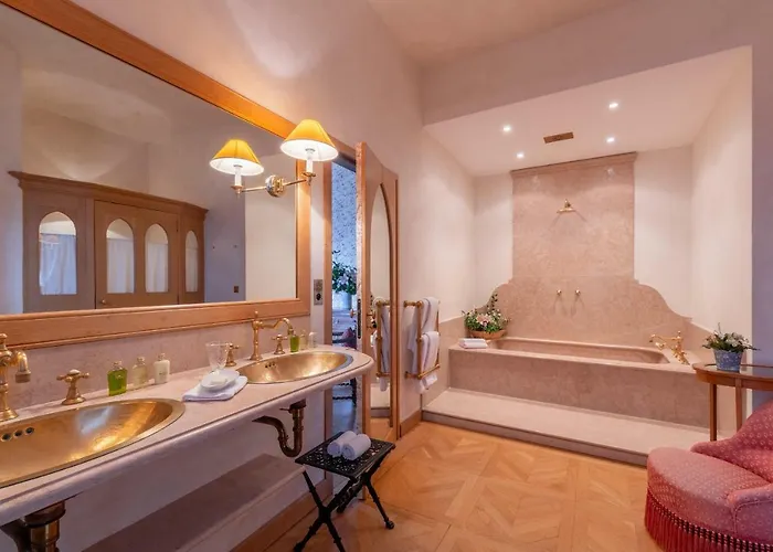 Chateau De Riell Hotel 5*